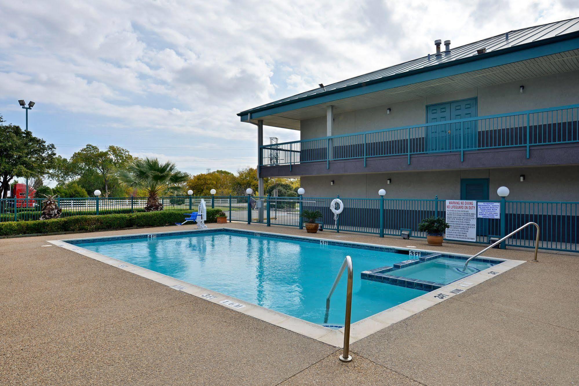 Americas Best Value Inn Fort Worth Ngoại thất bức ảnh